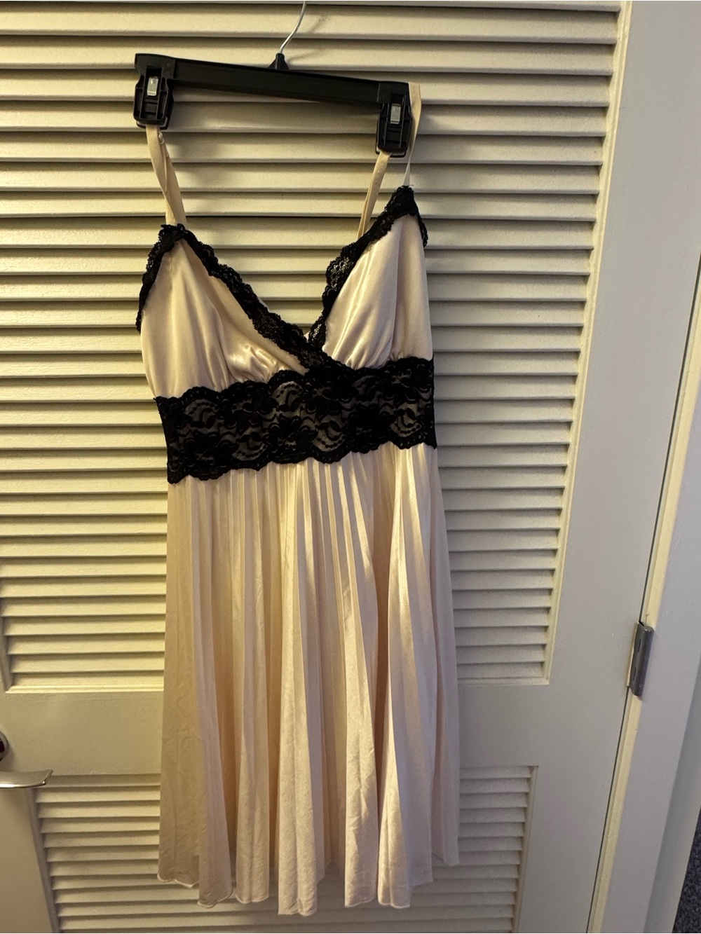 Satin Lace-Trim Chemise dress in Champagne and Black